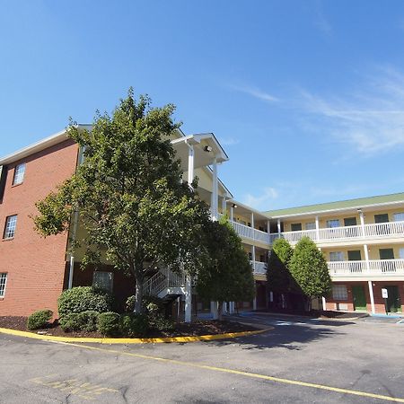 Sun Suites Of Chesapeake Exterior photo