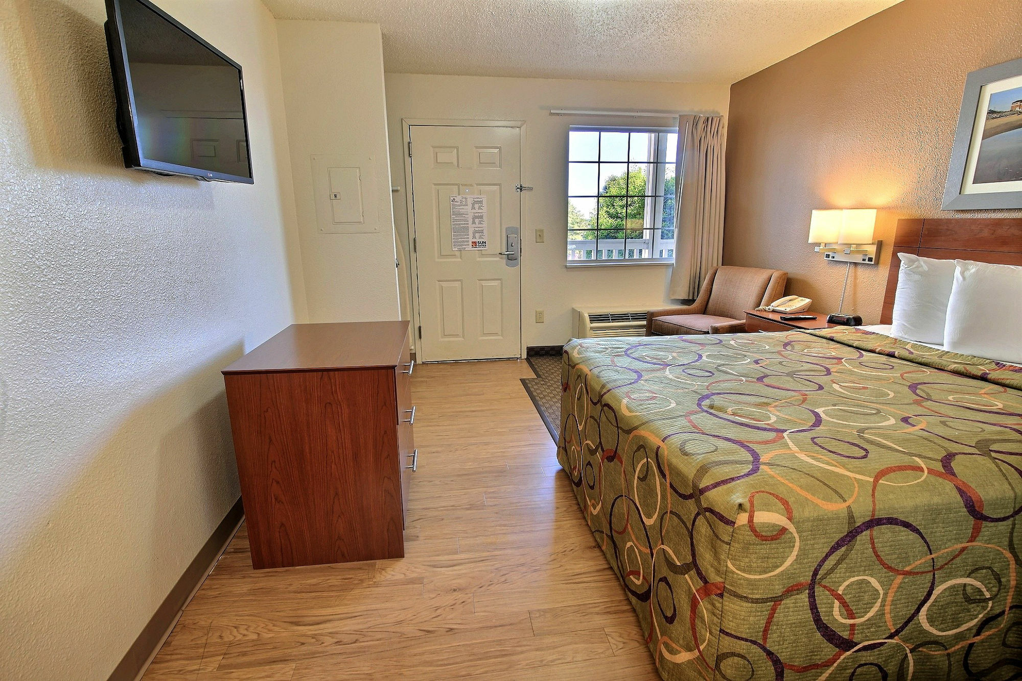 Sun Suites Of Chesapeake Exterior photo